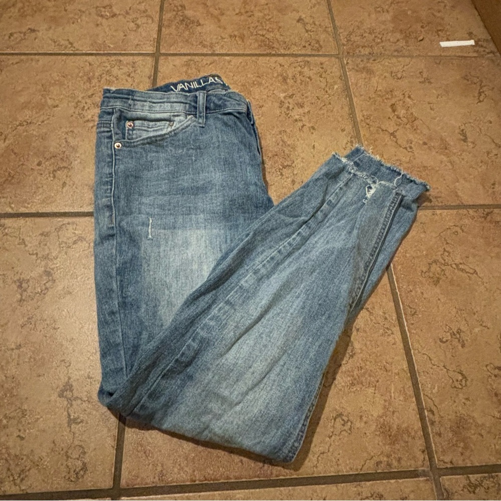 Vanilla star low rise skinny jeans raw hem distressed size 28/7